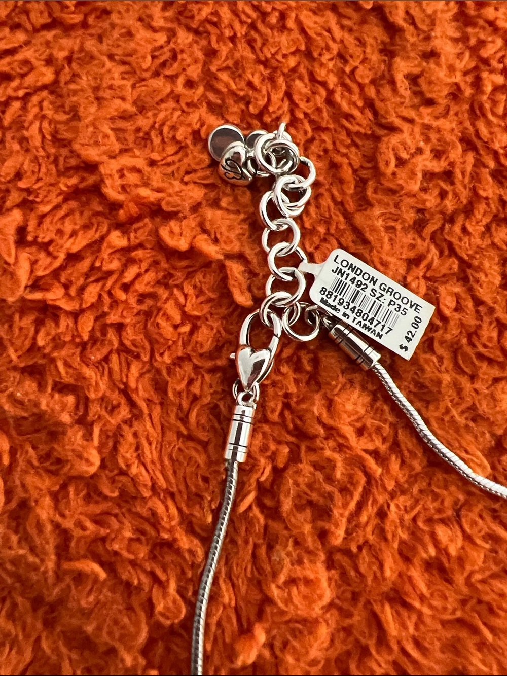 London grove silver chain and pendent. - Picture 5 of 5
